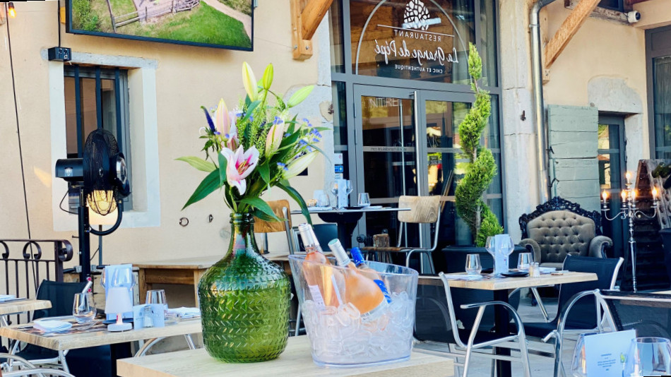 restaurant image