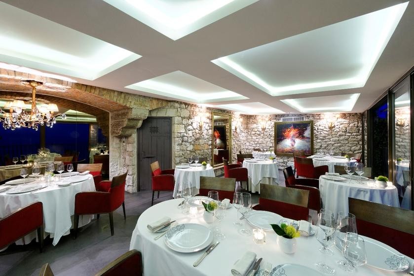 restaurant image