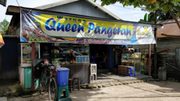 Warung Queen Pangeran outside