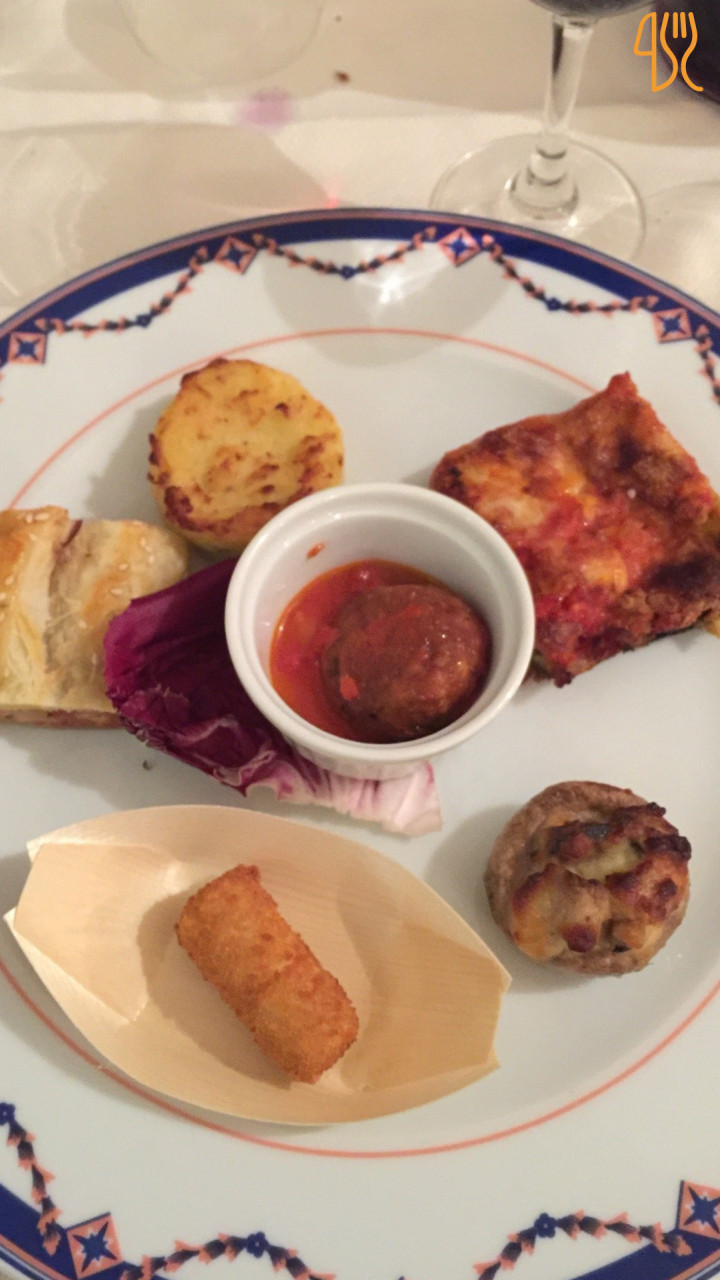 restaurant image