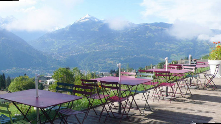 restaurant image