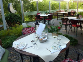 restaurant image
