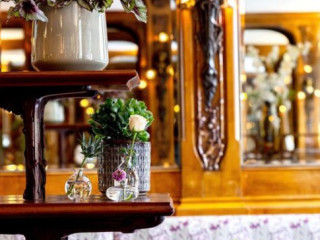 restaurant image