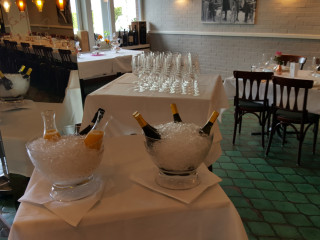 restaurant image