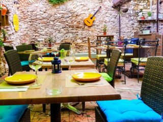 restaurant image