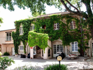restaurant image
