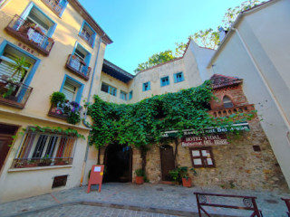 restaurant image