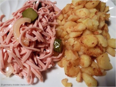 Schweizisk Pølsesalat Schweizisk Pølsesalat